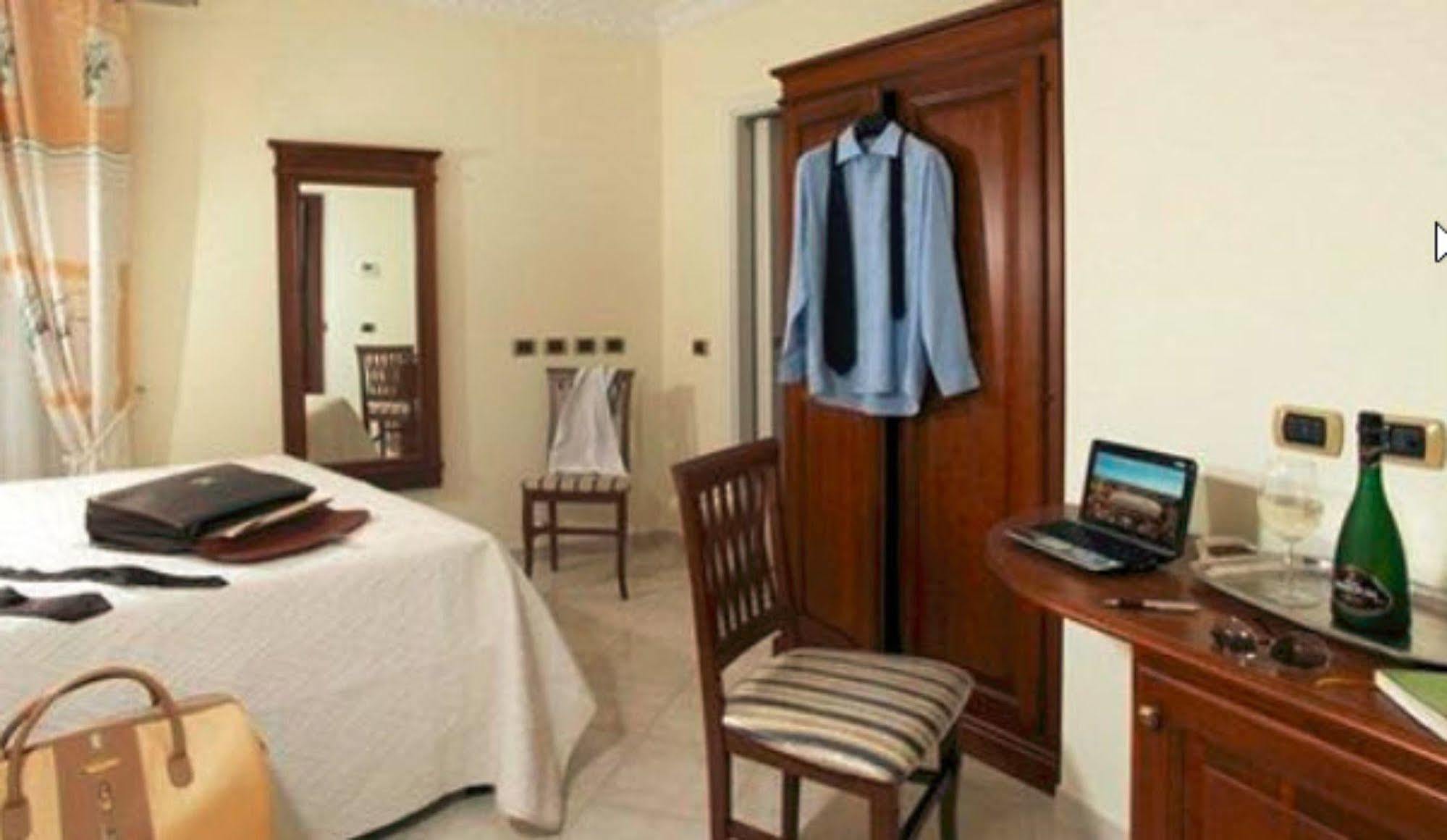 Hotel De Monti Ρώμη Εξωτερικό φωτογραφία